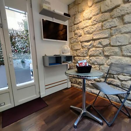 Romantic Tiny House Inside Montmartre París Exterior foto