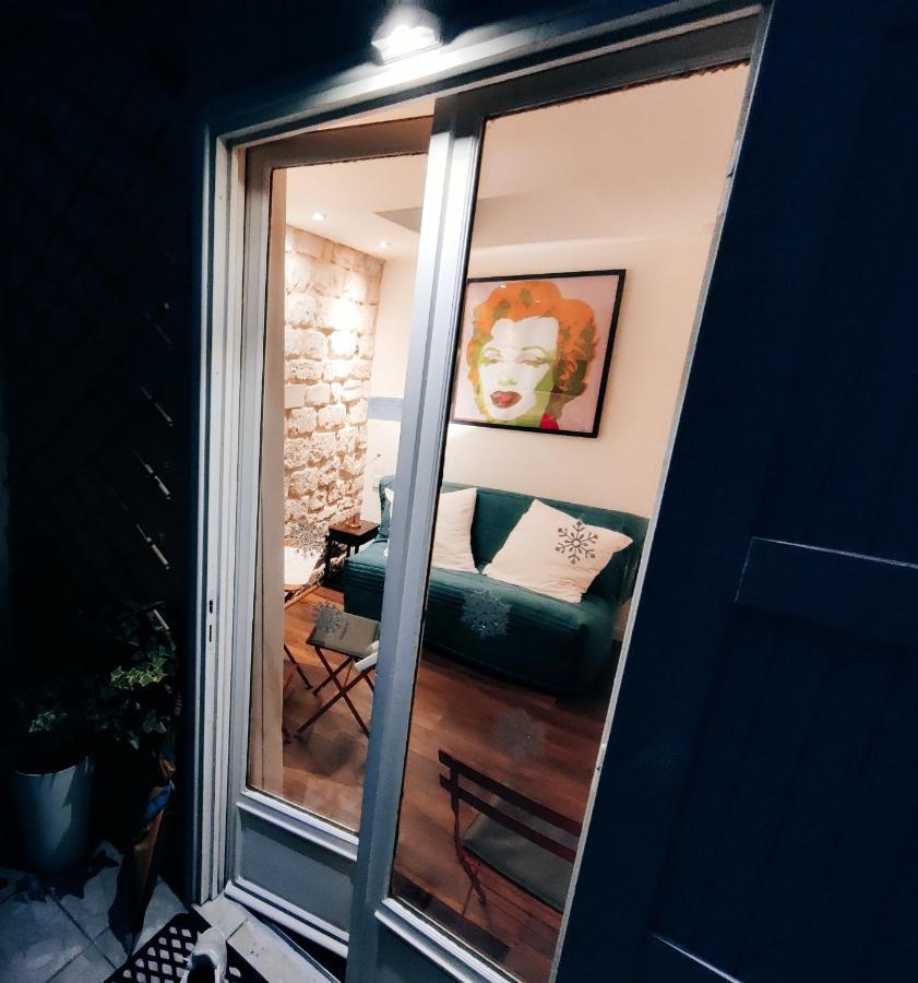 Romantic Tiny House Inside Montmartre París Exterior foto