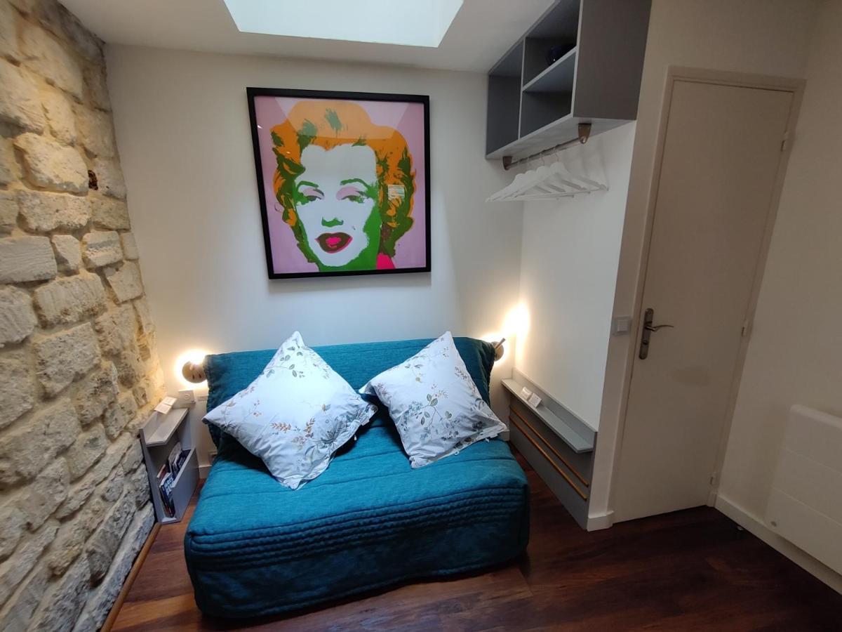 Romantic Tiny House Inside Montmartre París Exterior foto