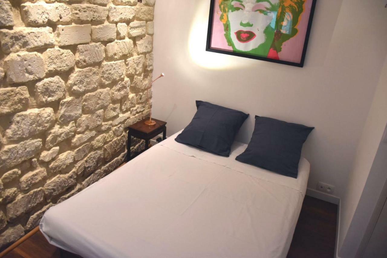 Romantic Tiny House Inside Montmartre París Exterior foto